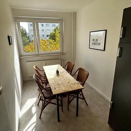 13 3br R&p Living Apartment *