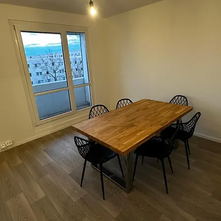 Apartment 13 3br R&p Living