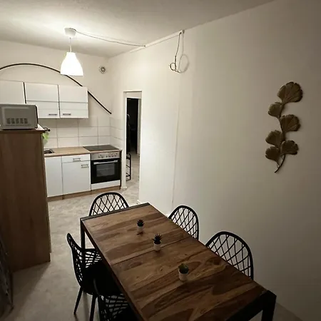 Apartment 13 3br R&p Living *