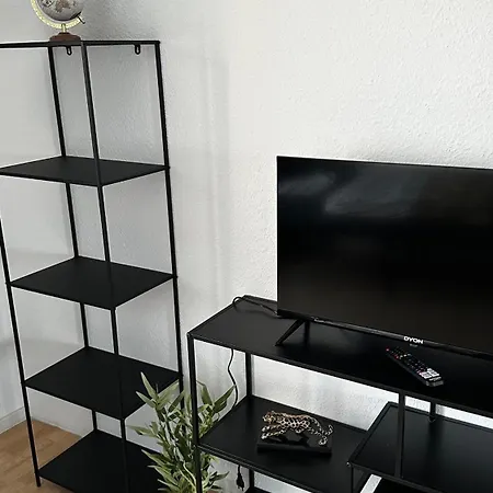 13 3br R&p Living Apartment Halle (Saale)