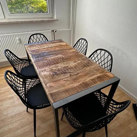 13 3br R&p Living Apartment Halle (Saale)