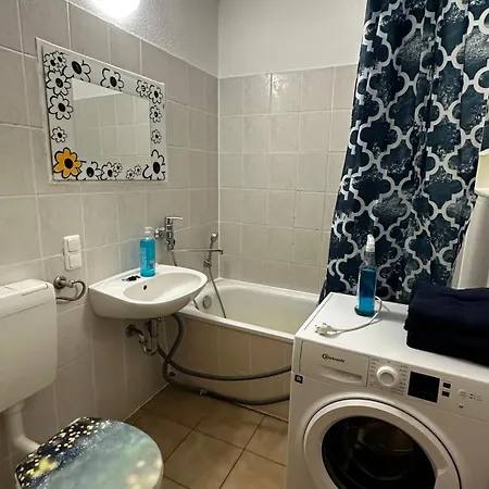 Apartment 13 3br R&p Living *