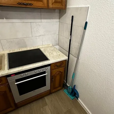 13 3br R&p Living Apartment Halle (Saale)