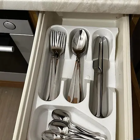 13 3br R&p Living Apartment Halle (Saale)